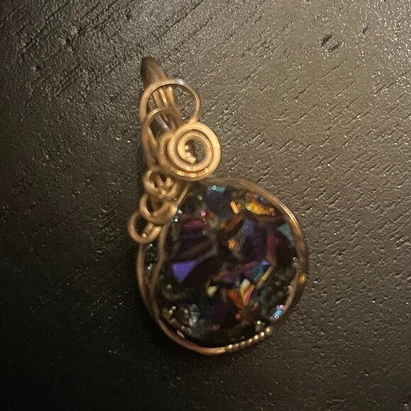 Gold Tone Wire Wrapped Pendant with Purple Geode Like Stone - Picture 1 of 3